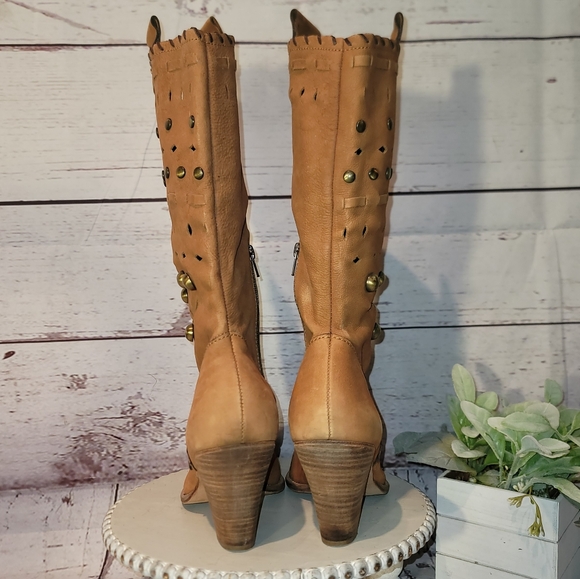BOUTIQUE 58 Women's Western Tan Leather Calf Stud Embellished Heel Boot Size 9.5 - Picture 7 of 13